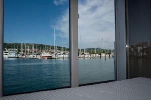 Floating Seahouse Ocean Beauty