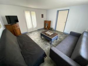 CENTRE CHATELAILLON GRAND T2** AVEC COUR 100mPLAGE