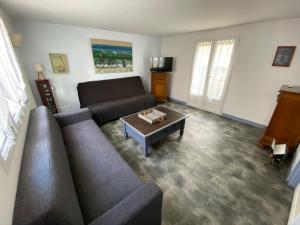 CENTRE CHATELAILLON GRAND T2** AVEC COUR 100mPLAGE