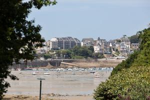 Maisons de vacances Villa Marlotte by Cocoonr - La Belle de Dinard : photos des chambres