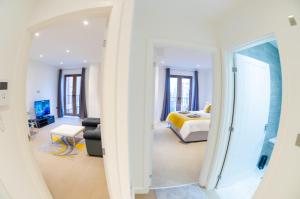 Cosy 1 Bed Apartment in Centre of St Albans - FREE Parking - 5 min walk to St Albans city centre & Railway station - Big Savings on Longer Stays!!