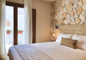 Deluxe Double Room with Balcony room in Hotel Abaco Altea