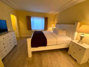 Deluxe King Room with Two King Beds room in Hollywood Celebrity Hotel
