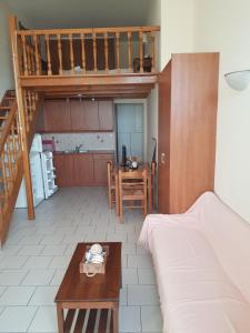 Schinas Apts.