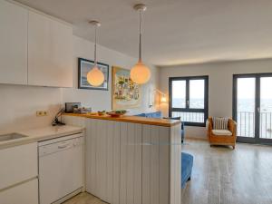 Exclusive front line apartment