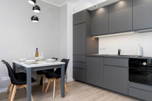 Modern City Center Apartments by Renters