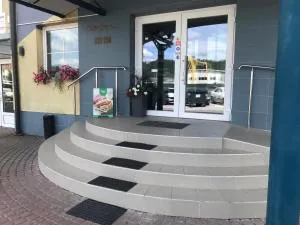 日利纳贾尼酒店 - 特尔乔夫