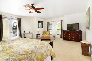 Tropical waterfront paradise with gulf access, heated infinity pool and spa - Villa Southern Shores