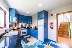 Villa AcquaMarina - 5 bedroom, water front villa