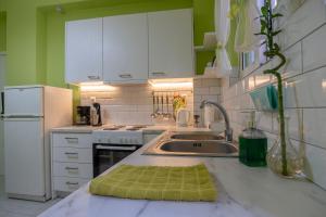 Casa Bonita, House with Private Entrance and Garden, between center and sea