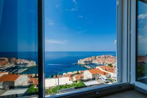 Studio Apartment with Sea and City View room in Apartments Cicko