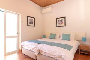 Casa Rainha Near Carvoeiro pool BBQ