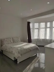 Stunning Double Room in Harrow Wembley - Khoob House - Wealdstone