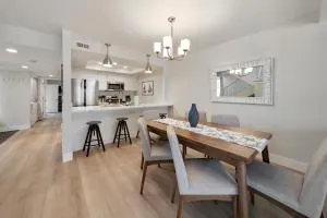 Steps to the Sand and Main Street 4BR - 亨廷顿海滩