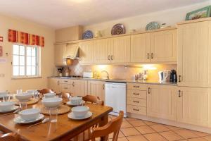 Casa Ouricos Large Pool BBQ Walk to beach