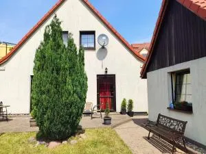 雷特尼维亚特尔薇拉复古酒店 - Łeba