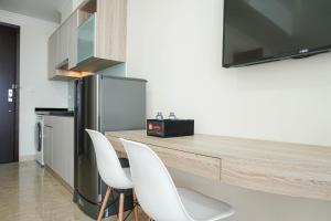 Best Location Studio Room @ Menteng Park Apartment By Travelio