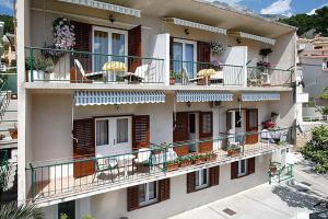 Apartment in Brela with sea view, balcony, air conditioning, WiFi (4962-1) 