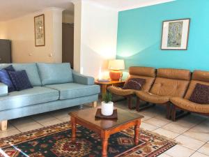 The Poplars, 15,36 Magnus Street - Unit in a great complex with a pool and close to town