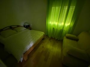 B&B / Chambres d'hotes Chambres dans villa avec piscine : Chambre Double Deluxe (2 Adultes + 1 Enfant) - Non remboursable