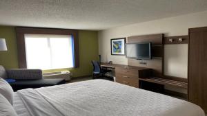 King Room - Non-Smoking room in Holiday Inn Express & Suites Reidsville an IHG Hotel