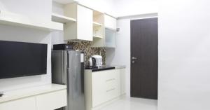 Bright and Comfy 2BR The Jarrdin Cihampelas Apartment By Travelio