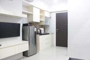 Bright and Comfy 2BR The Jarrdin Cihampelas Apartment By Travelio