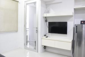 Bright and Comfy 2BR The Jarrdin Cihampelas Apartment By Travelio