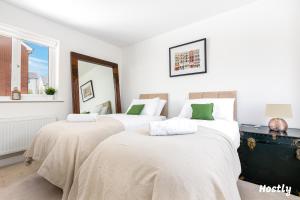 Elephant Court - Comfortable, spacious house with parking