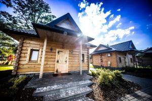 Domki Osada Bacówka Radawa & SPA - Ubytování bez kategorie ve městě Radawa