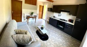 Vue panoramique sur le château,montagne et grottes