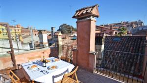 Mellinas Terrace - Stylish House