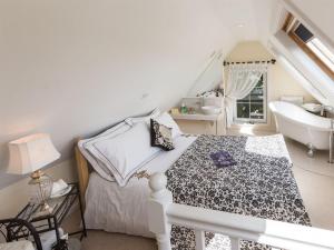 Double Room with Private Bathroom room in Clos De Vaul Creux