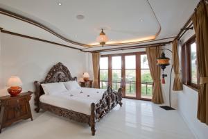 Paradise Island Estate