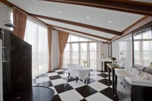 Paradise Island Estate