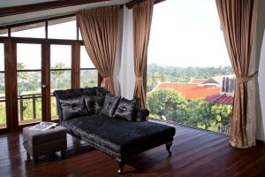 Paradise Island Estate