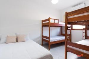 Casa na Praia Grande com piscina, churrasqueira e ar condicionado - 04 dormitórios