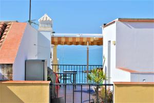 Small building with 2 apartments