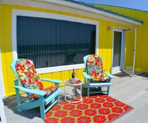 A View To Sea! West End! Sleeps 12! Hot Tub!