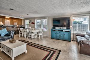 Sand Blast - Lovely Beachfront Home With Tons Of Space!