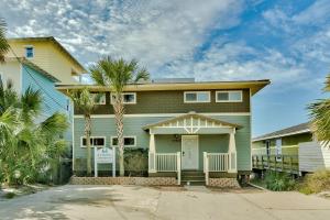 Four-Bedroom Holiday Home room in Sandy Bottoms - Fabulous West End Beach House & Hot Tub!