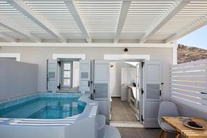 Executive Suite with Outdoor Hot Tub room in Blue Sea Hotel