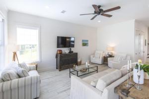 Three Bedroom House room in The Coast is Here