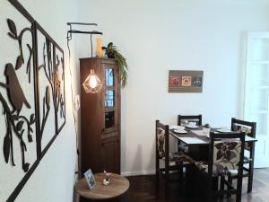 Amplo, aconchegante e pertinho de tudo