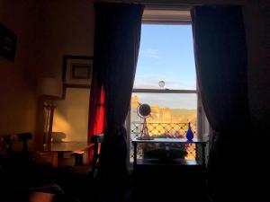 Plant yourself in the very centre of Bath - FREE PARKING