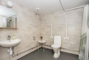 Triple Room - Disability Access room in Hestra Guesthouse