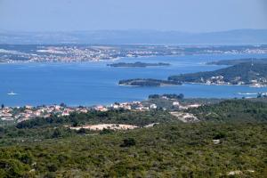 One bedroom apartment with two terraces in an orchard