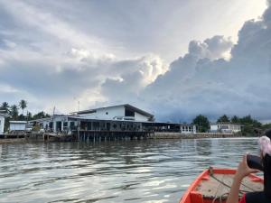 Chaiyai River Front Hotel