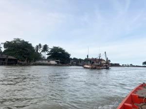 Chaiyai River Front Hotel