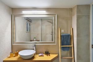 Thalassa mou Seafront suite